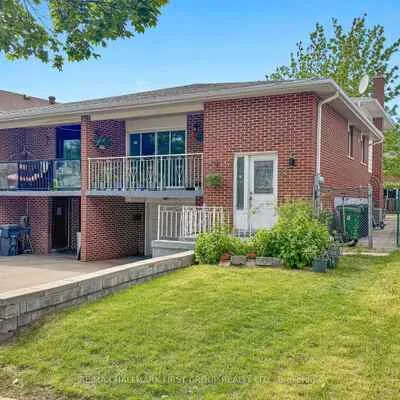 33,&nbsp;Robbinstone, Malvern, Toronto