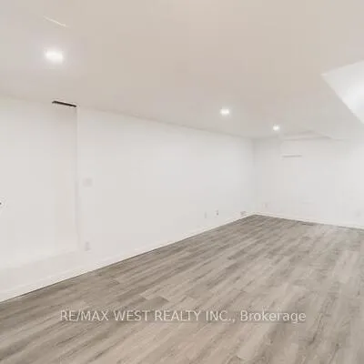 975,&nbsp;Broadview, Broadview North, Toronto