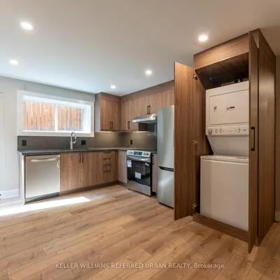 352,&nbsp;Jones, Blake-Jones, Toronto