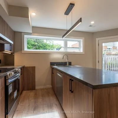 352,&nbsp;Jones, Blake-Jones, Toronto