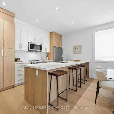 102,&nbsp;Boultbee, Blake-Jones, Toronto