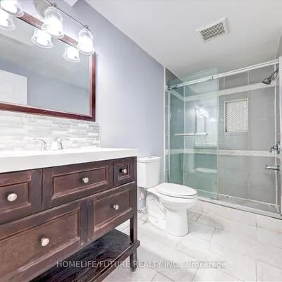 10,&nbsp;Gristone, Rouge E11, Toronto