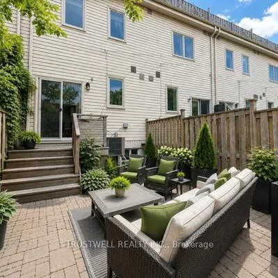 5B,&nbsp;McGee, South Riverdale, Toronto