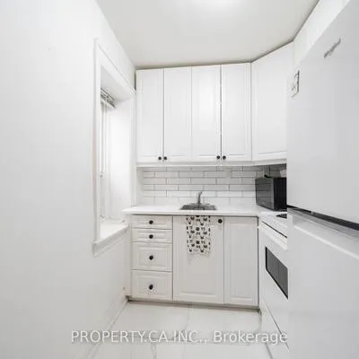 849,&nbsp;Broadview, Danforth, Toronto