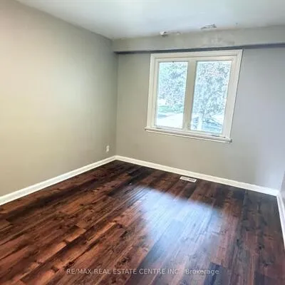 52,&nbsp;Sharbot, Woburn, Toronto