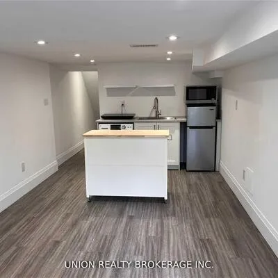 142,&nbsp;Pickering, East End-Danforth, Toronto