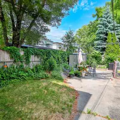 95,&nbsp;Caithness, Danforth, Toronto