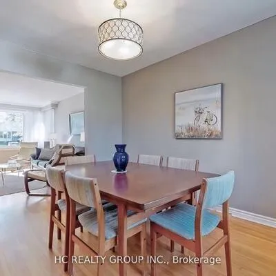 53,&nbsp;Treverton, Ionview, Toronto