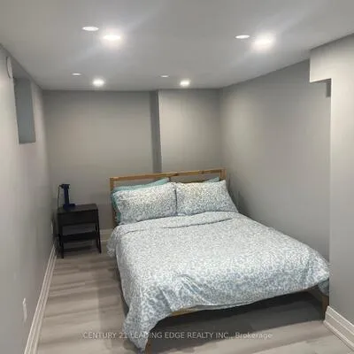 15,&nbsp;Westbrook, Woodbine-Lumsden, Toronto