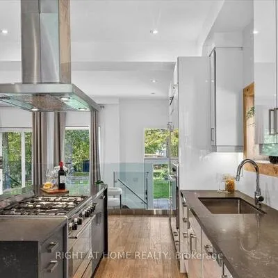 64,&nbsp;Larwood, Cliffcrest, Toronto