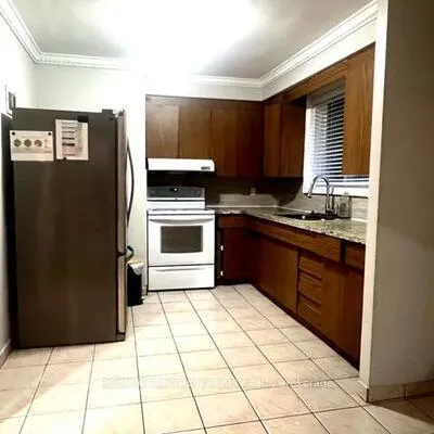 27,&nbsp;Safari, Kennedy Park, Toronto