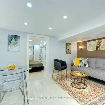 431,&nbsp;Kingston, The Beaches, Toronto
