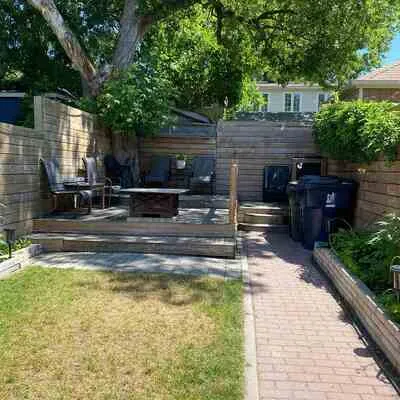 1263,&nbsp;Woodbine, Woodbine-Lumsden, Toronto