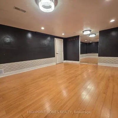 25,&nbsp;Chandler, Woburn, Toronto