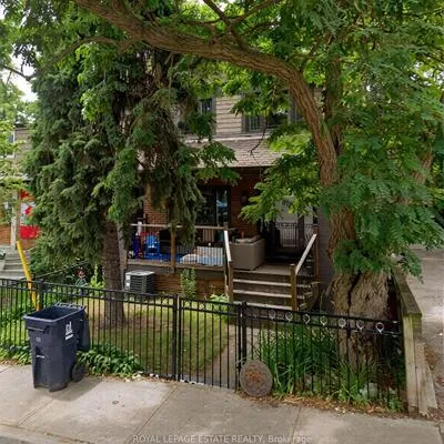 372,&nbsp;Victoria Park, The Beaches, Toronto