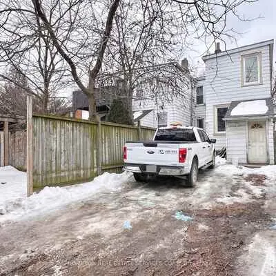 17,&nbsp;Winnifred, South Riverdale, Toronto
