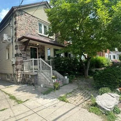 445,&nbsp;Donlands, East York, Toronto