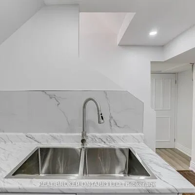 47,&nbsp;Rotary, Rouge E11, Toronto
