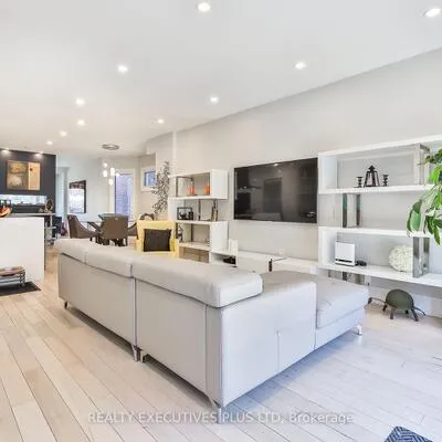 199,&nbsp;Beech, The Beaches, Toronto