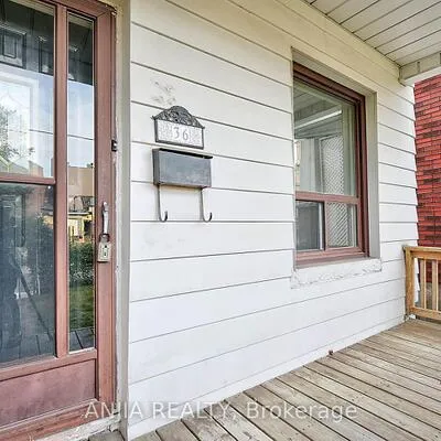 36,&nbsp;Gough, North Riverdale, Toronto
