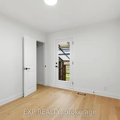 36,&nbsp;Vauxhall, Dorset Park, Toronto