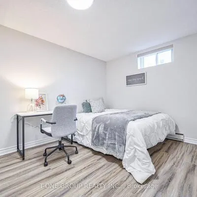 18,&nbsp;Castle Hill, L'Amoreaux, Toronto
