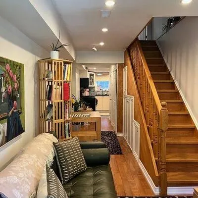 823,&nbsp;Craven, Greenwood-Coxwell, Toronto