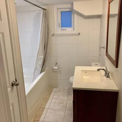 16,&nbsp;Coxwell, East York, Toronto