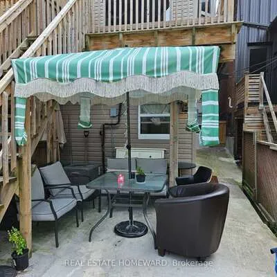 141,&nbsp;Coxwell, The Beaches, Toronto