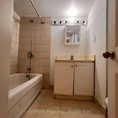 182,&nbsp;Boulton, South Riverdale, Toronto