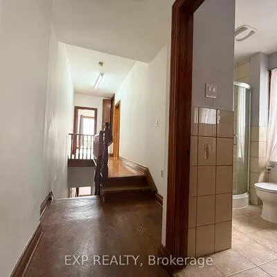 759,&nbsp;Gerrard, South Riverdale, Toronto