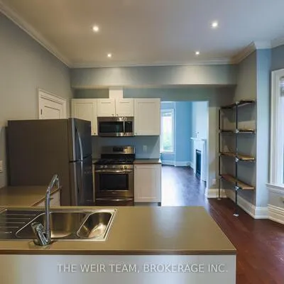 672,&nbsp;Broadview, North Riverdale, Toronto