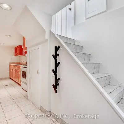 135,&nbsp;Cadorna, East York, Toronto