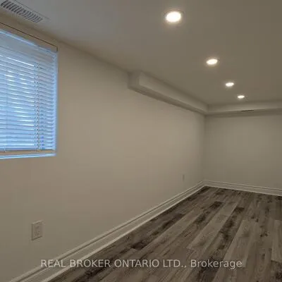 1150,&nbsp;Woodbine, Danforth Village-East York, Toronto