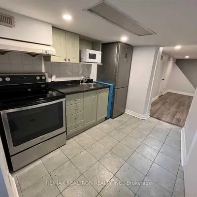 372,&nbsp;Rhodes, Greenwood-Coxwell, Toronto