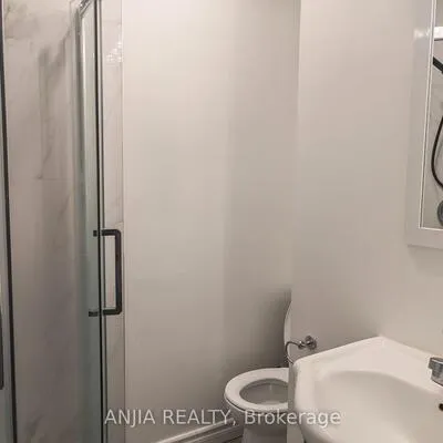 58,&nbsp;Kitchener, West Hill, Toronto
