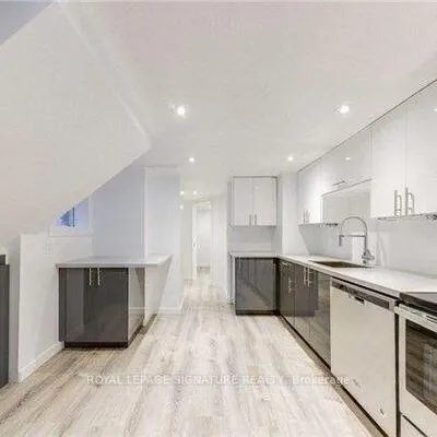 22,&nbsp;Curzon, South Riverdale, Toronto