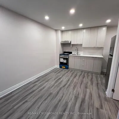 1324B,&nbsp;GERRARD, Greenwood-Coxwell, Toronto