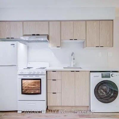 882,&nbsp;Broadview, Playter Estates-Danforth, Toronto