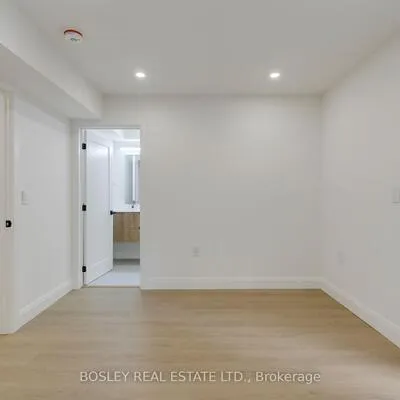 225,&nbsp;Gainsborough, Woodbine Corridor, Toronto