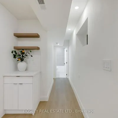 225,&nbsp;Gainsborough, Woodbine Corridor, Toronto