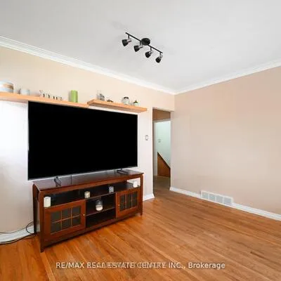 79,&nbsp;Chandler, Woburn, Toronto