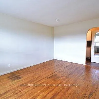 202,&nbsp;O'Connor, East York, Toronto