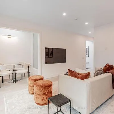20,&nbsp;Leslie Garden, South Riverdale, Toronto