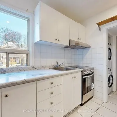 24,&nbsp;Weymouth, Crescent Town, Toronto