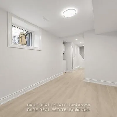 727,&nbsp;Rhodes, Greenwood-Coxwell, Toronto