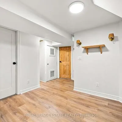 17,&nbsp;Arden, Clairlea-Birchmount, Toronto