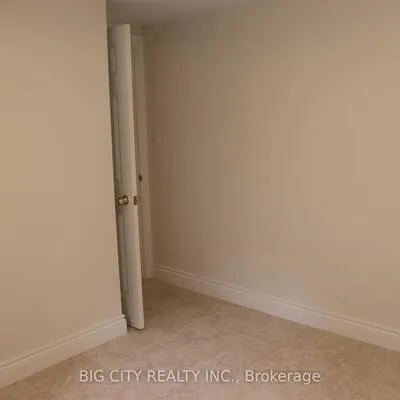 30,&nbsp;Lozoway, Ionview, Toronto