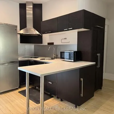 2471,&nbsp;Queen, The Beaches, Toronto