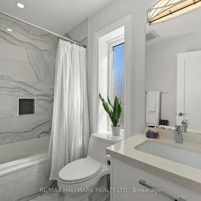 272,&nbsp;King Edward, Woodbine-Lumsden, Toronto